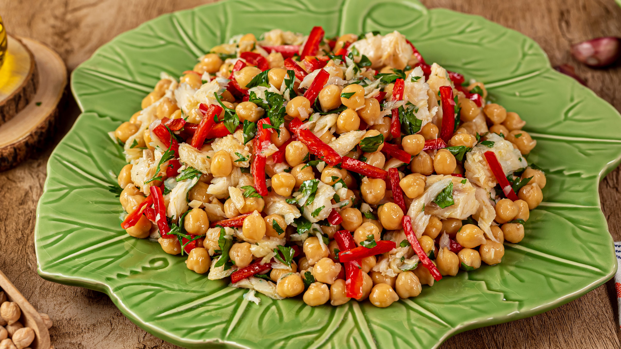 salada de grão de bico com bacalhau patéko